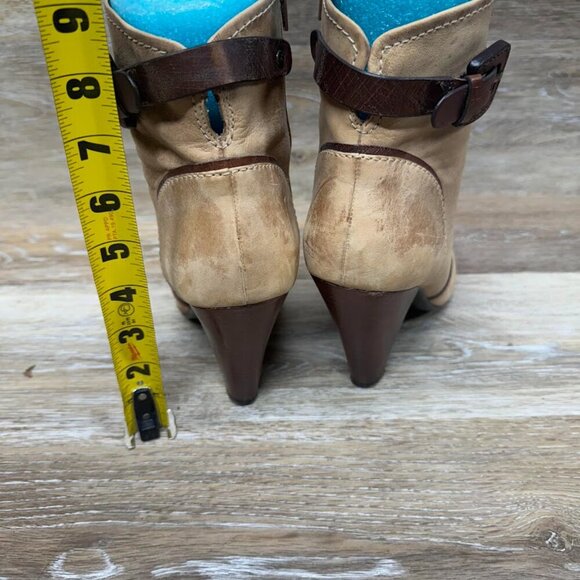 Caressa Michelle Tan leather Ankle Booties Women's Size 9 - Picture 3 of 7